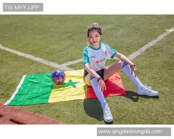 球星女友转型足球宝贝挑战自我走红网络掀起热议